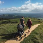 Randonnées faciles en famille avec poussette : itinéraires accessibles en France